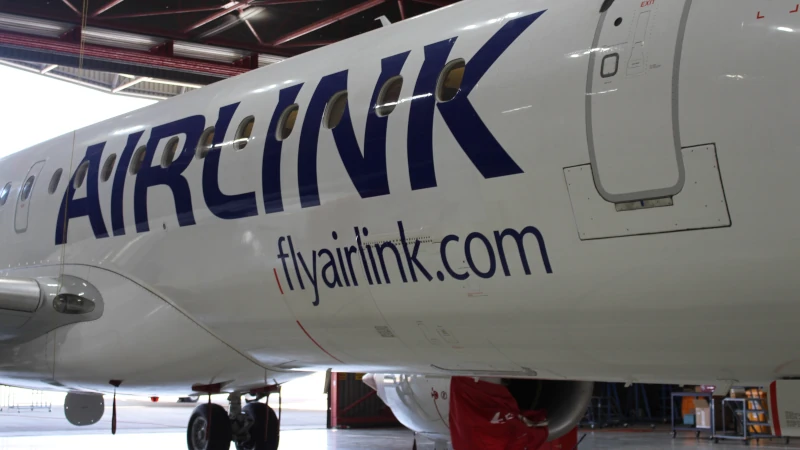 Aeronave de la aeronlnea Airlink. Foto: Embraer
